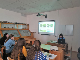 Студентам АлтГУ рассказали о природоохранных мероприятиях, реализуемых в Барнауле