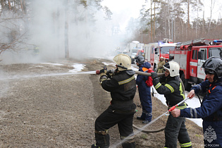В Барнауле потушили условный лесной пожар в ходе учений