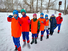 Почти 900 барнаульцев приняли участие в зимних бесплатных тренировках по проекту «Дворовый инструктор»