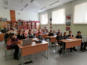 «Наш прекрасный Крым!» в учреждениях образования Барнаула проходят творческие мероприятия для школьников