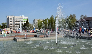В Барнауле проходят еженедельные рейды по недопущению купания детей в фонтанах