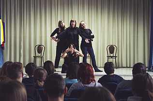 Барнаульские студенты приняли участие в спектакле-импровизации на экологические темы
