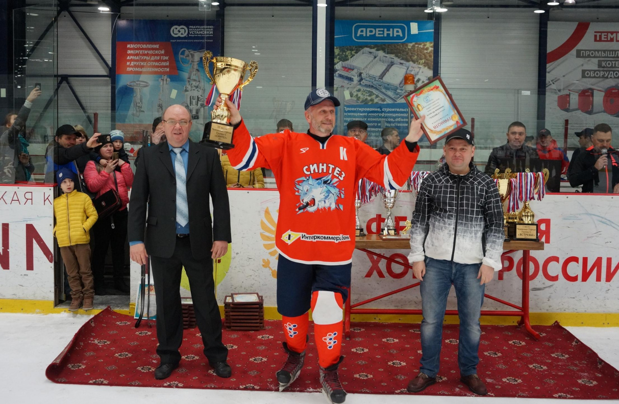 44 команды боролись за звание лучшей на чемпионате Барнаула по хоккею