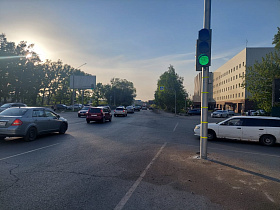 На пересечении проспекта Калинина и улицы Цеховая заработал светофор 