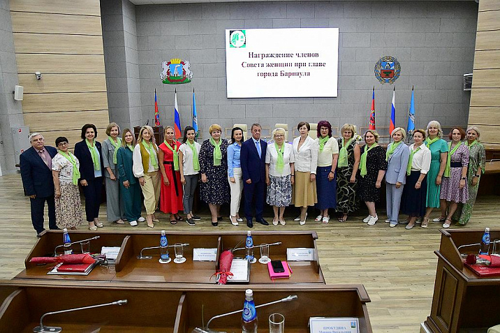 В Барнауле подвели итоги деятельности и утвердили новый состав Совета женщин