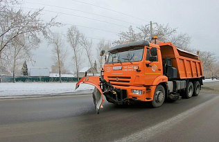 Дорожная служба Барнаула переходит на круглосуточный режим работы в связи с непогодой