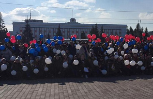 Барнаульские студенты устроили флэшмоб в поддержку фестиваля «Крымская весна»