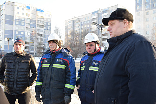 Сергей Татьянин провел выездное совещание по реконструкции тепловой камеры по ул.Балтийской, 49