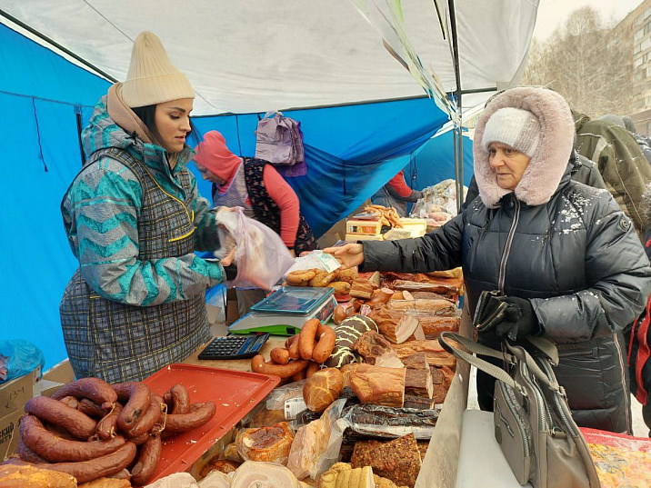 Товарооборот первой весенней ярмарки в Барнауле составил около 7 млн  рублей
