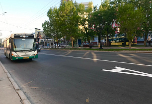 На проспектах Ленина и Калинина открыли выделенные полосы для движения общественного транспорта