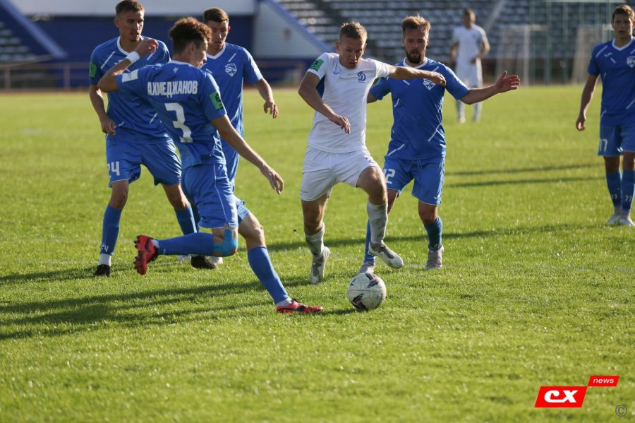 «Динамо» и «Новосибирск» сыграли в Барнауле вничью
