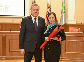 В Барнауле вручили краевые и муниципальные награды горожанам
