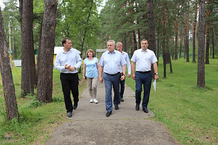 Заместитель главы города по социальной политике Александр Артемов посетил лагерь «Парус» с контрольным визитом