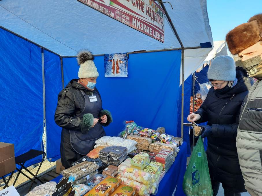 Продовольственная ярмарка барнаул. Продуктовая ярмарка в Железнодорожном. Торговая точка ярмарка. Ярмарка продовольствия Тверь 2021. Костромские продукты.