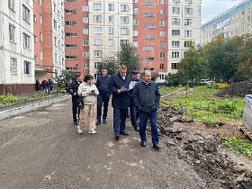 В Индустриальном районе Барнаула в рамках нацпроекта «Жилье и городская среда» благоустроят еще один двор