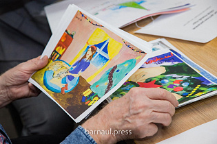 В редакции «Вечернего Барнаула» подвели итоги конкурса детских рисунков «Мой Новый год»