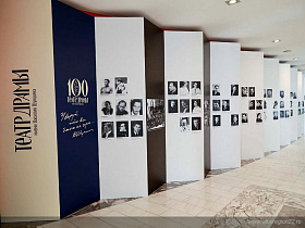 В Алтайском краевом театре драмы имени Василия Шукшина открыли масштабную интерактивную выставку «100 лет в настоящем» 