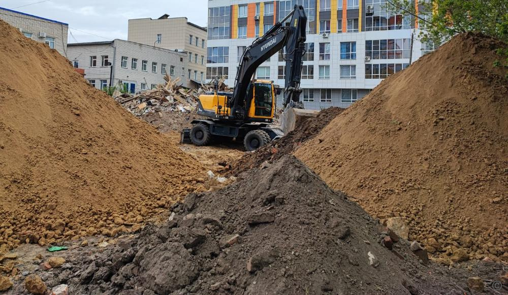 В Барнауле продолжается работа по сносу аварийных домов