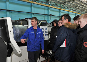 Барнаульские школьники побывали с экскурсией на Алтайском приборостроительном заводе «Ротор» 