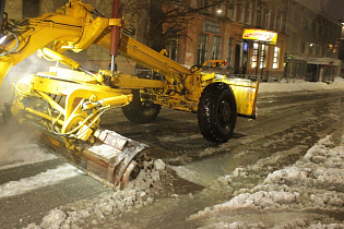В ночь на 2 декабря  на дорогах Барнаула будут работать 93 единицы снегоуборочной техники