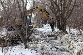 В Железнодорожном районе прочистили русло реки Пивоварки