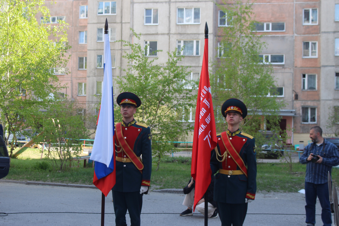 В Центральном районе Барнаула прошла акция «Парад у дома ветерана» |  06.05.2022 | Барнаул - БезФормата