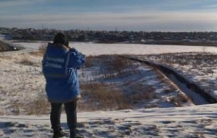В пригороде Ленинского района прошли первые в зимнем сезоне рейдовые мероприятия по безопасности на льду