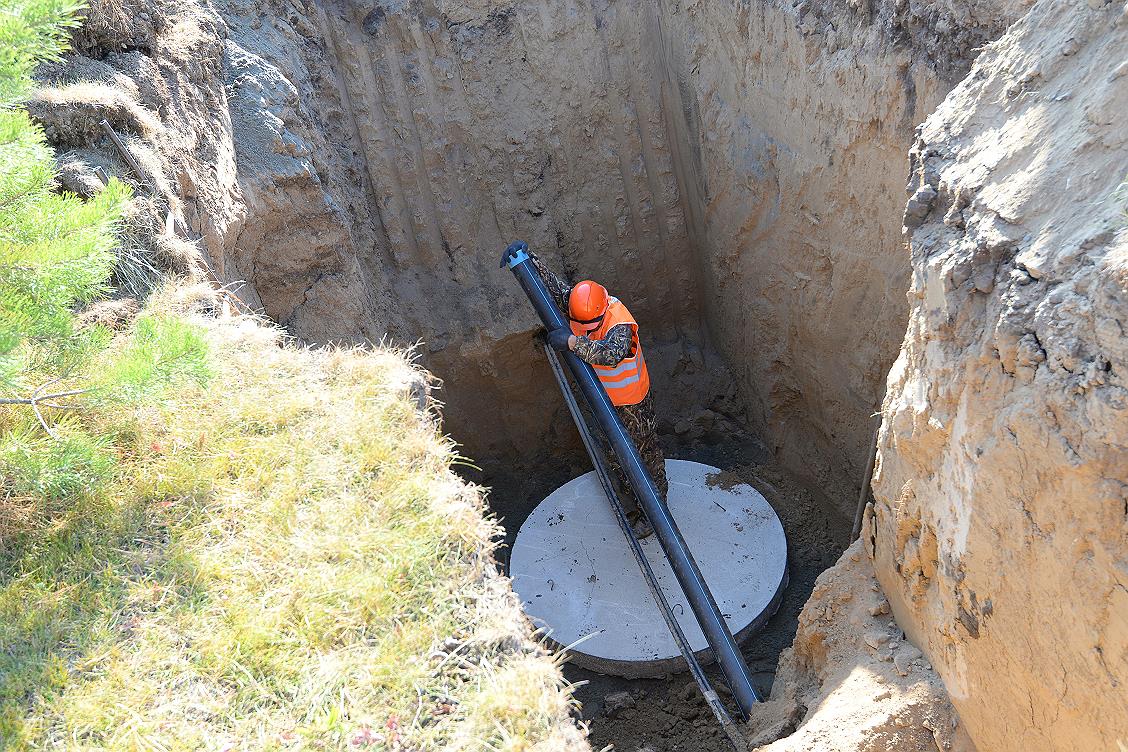 В поселке Казенная Заимка ремонтируют водопроводные сети БАРНАУЛ ::  Официальный сайт города