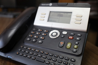 Барнаульцам напоминают – «Телефон доверия» круглосуточно доступен для граждан 