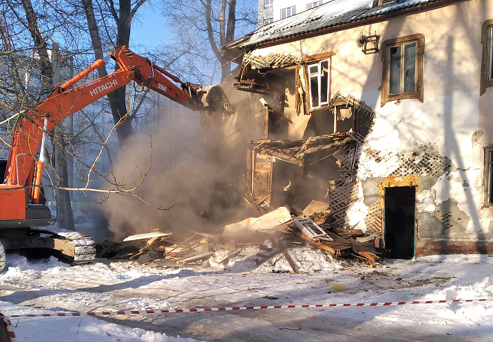 51 аварийный дом снесли в Барнауле за 2022 год