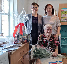 Вековой юбилей отметила жительница Барнаула - труженица тыла, ветеран труда Мария Егоровна Баранова