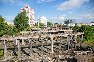 На мосту по проспекту Ленина завершились работы по устройству всех четырех опор тепловой сети