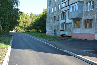 В Ленинском районе Барнаула заасфальтировали дворы в рамках национального проекта «Жилье и городская среда»