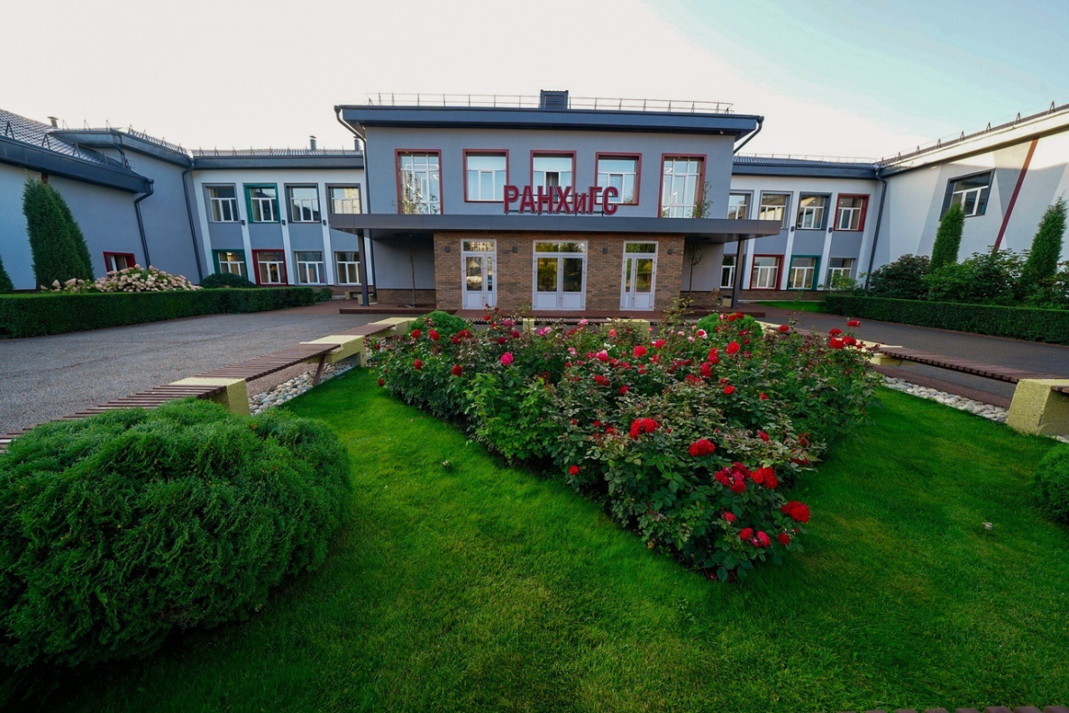 Алтайский филиал РАНХиГС продолжает прием документов на получение грантов на бесплатное обучение детям медицинских работников ковидных госпиталей