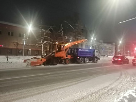 В Барнауле дорожные службы продолжают работать в усиленном режиме