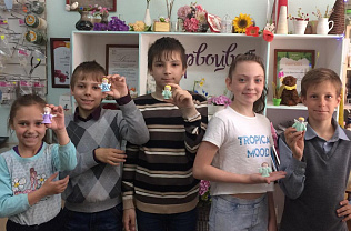 На средства  гранта администрации Барнаула ТОС «Магистральный» организовал творческие мастер-классы для детей