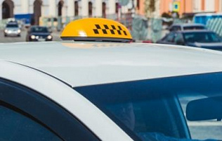 В Барнауле участникам Великой Отечественной войны обеспечили бесплатный проезд на такси