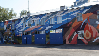 В День 292-летия Барнаула горожане смогут увидеть граффити на фасаде пожарной части и примерить спецодежду спасателей