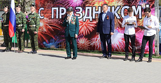 «Живые помнят и пусть поколения знают!»: на аллее Георгия Исакова прошел митинг, посвященный Дню Победы
