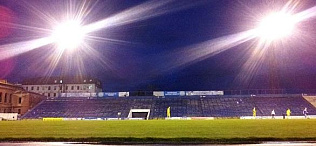 На барнаульском стадионе «Динамо» началась масштабная реконструкция освещения