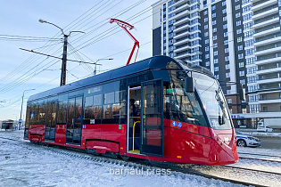 В Барнауле начались ходовые испытания нового трамвая в городских условиях