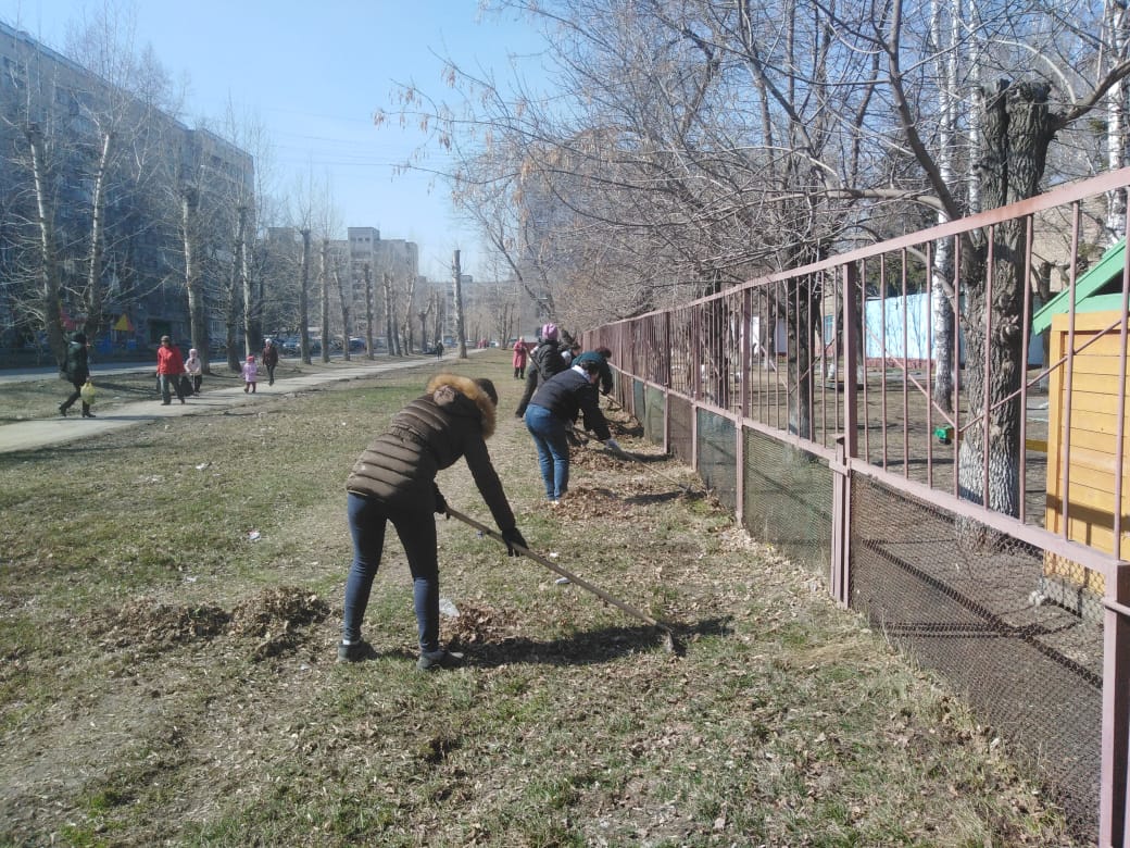 В городском субботнике приняли участие более 4000 школьников БАРНАУЛ ::  Официальный сайт города