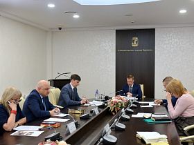 Глава города Вячеслав Франк провел совещание по вопросу увеличения доходов городского бюджета