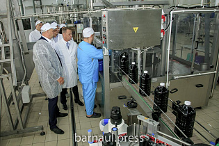 Глава города Вячеслав Франк посетил предприятие по производству напитков и овощных салатов под торговой маркой «Бродич»