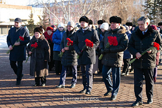 В Барнауле в День снятия блокады Ленинграда возложили цветы к Мемориалу Славы