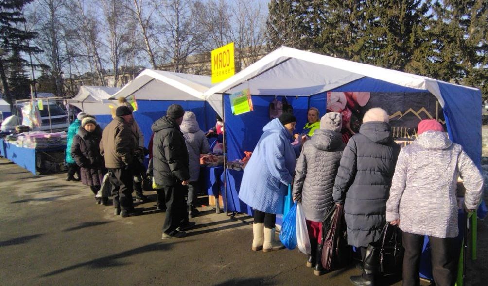 В сквере имени Германа Титова состоялась очередная продовольственная ярмарка