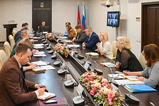 Глава города Вячеслав Франк провел  оперативное аппаратное совещание