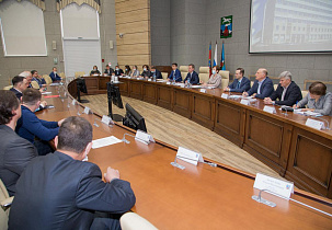 Глава Барнаула Вячеслав Франк провел совещание с руководителями строительных организаций 