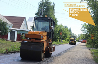 Улицу Малиновую в поселке Спутник асфальтируют в рамках нацпроекта «Безопасные качественные дороги»