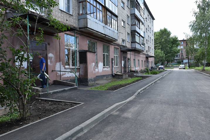 Нацпроект «Жилье и городская среда»: в 64 дворах Барнаула ведутся работы по благоустройству